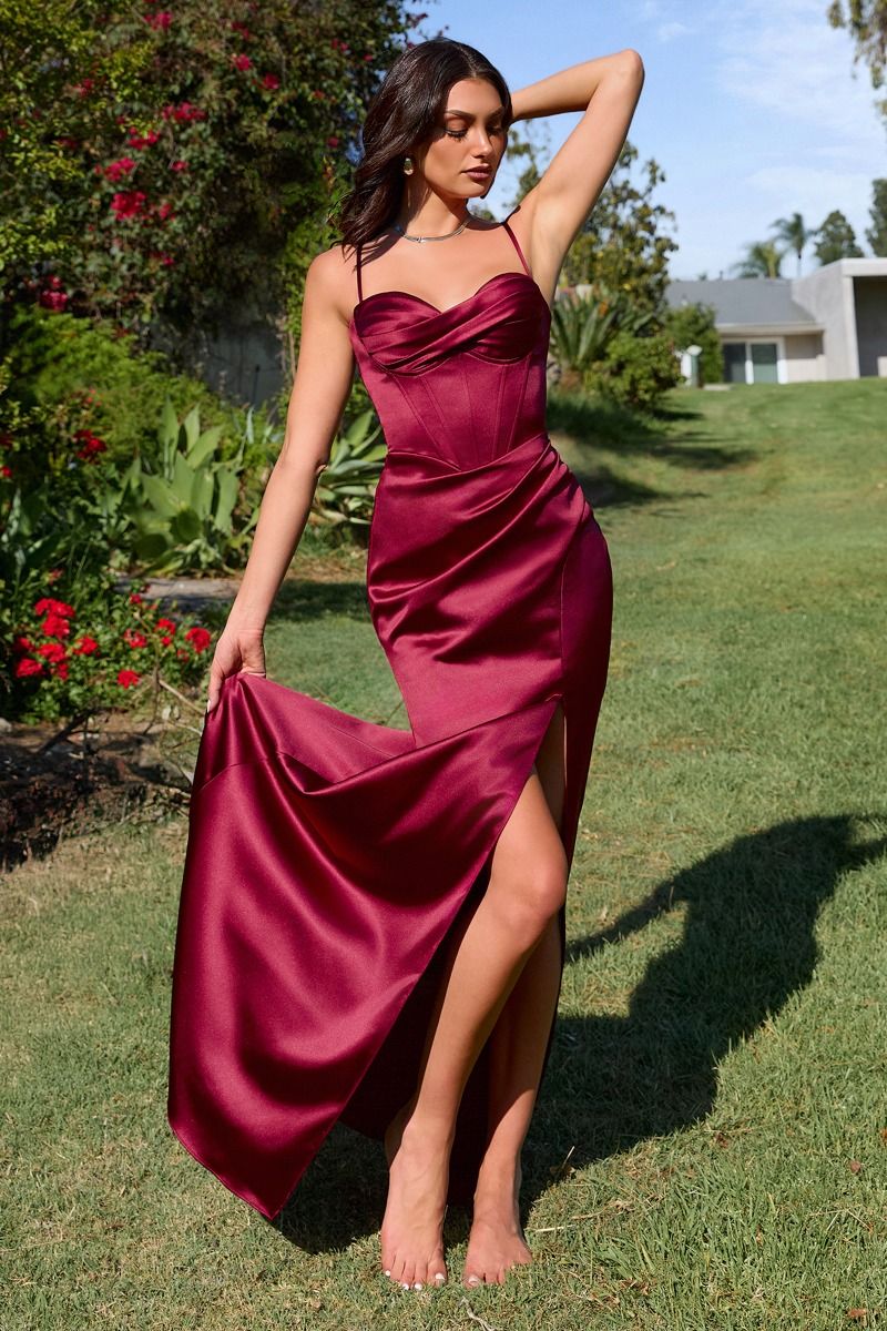 Fitted Sweetheart Neckline Dress — Thin Strap Elegant Evening Gown